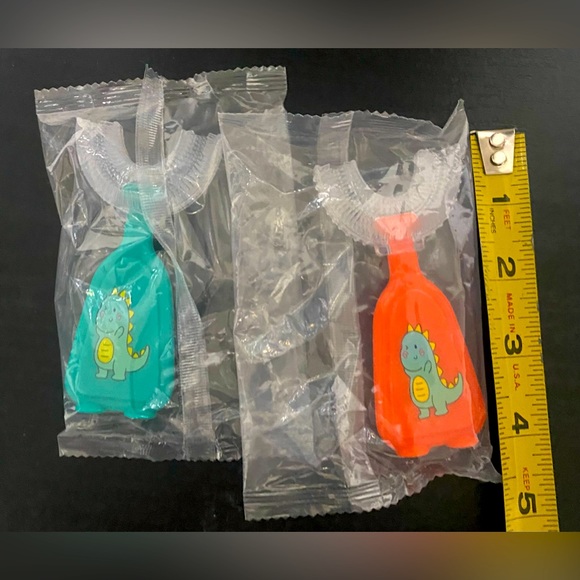 💰2/$10 Brand new never opened -2 Kids toothbrushes U shape - Dino - Picture 3 of 3